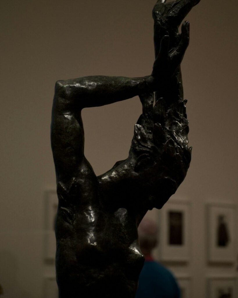 Manos, bronce de 2026