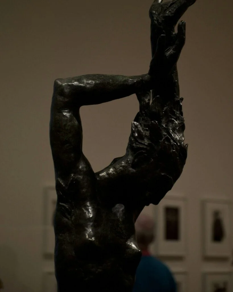 Manos, bronce de 2026